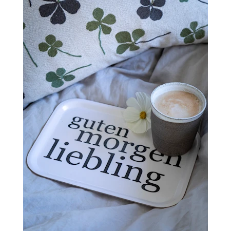 Aamiaistarjotin tekstillä "Guten morgen liebling " 27 x 20 cm