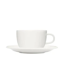 Raami taza de café con plato blanco