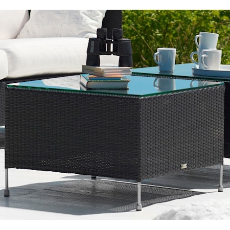 Orion serien från Sika Design består av en soffa, ett bord och en fåtölj. Orion sidobord är en elegant möbel som skapar en lyxig loungekänsla i din trädgård eller på din terrass, välj mellan två olika färger. Glasskiva ingår.