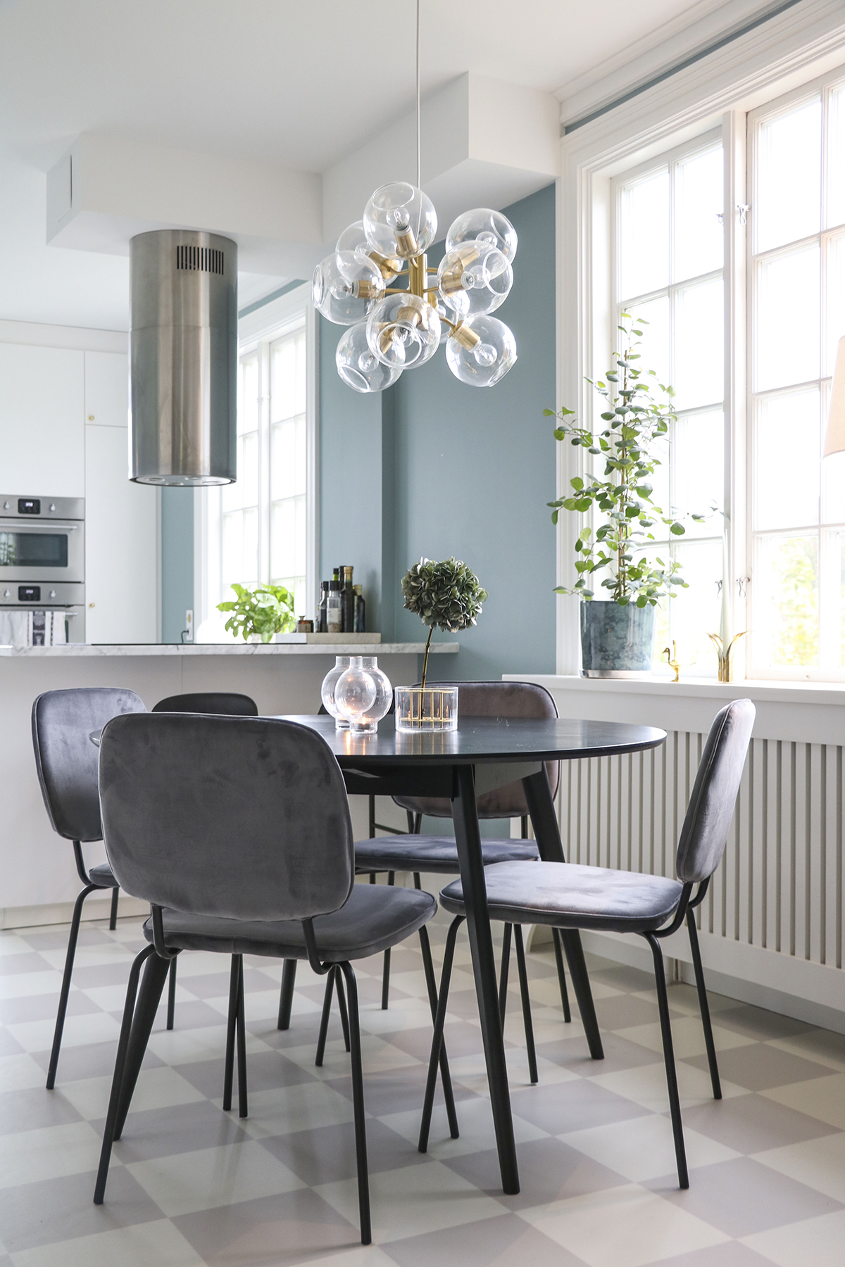 Kjøp Stol Comma Grå | Stoler og krakker | KitchenTime Kjøp Stol Comma Grå | Stoler og krakker | KitchenTime