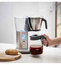 the Sage Precision Brewer med glaskanna