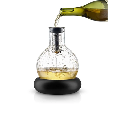 Decanter with cooling section