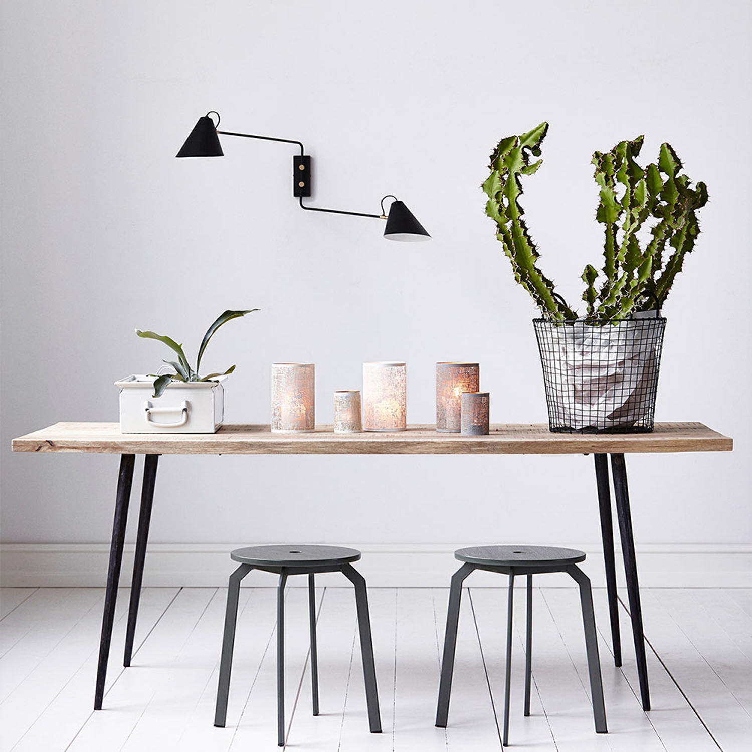 Kjøp Club Spisebord – mørk online | Bord | KitchenTime House Doctor Club Spisebord,