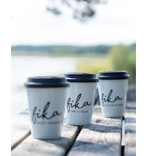 To mugg i porslin 38 cl med texten "Fika Time to relax"