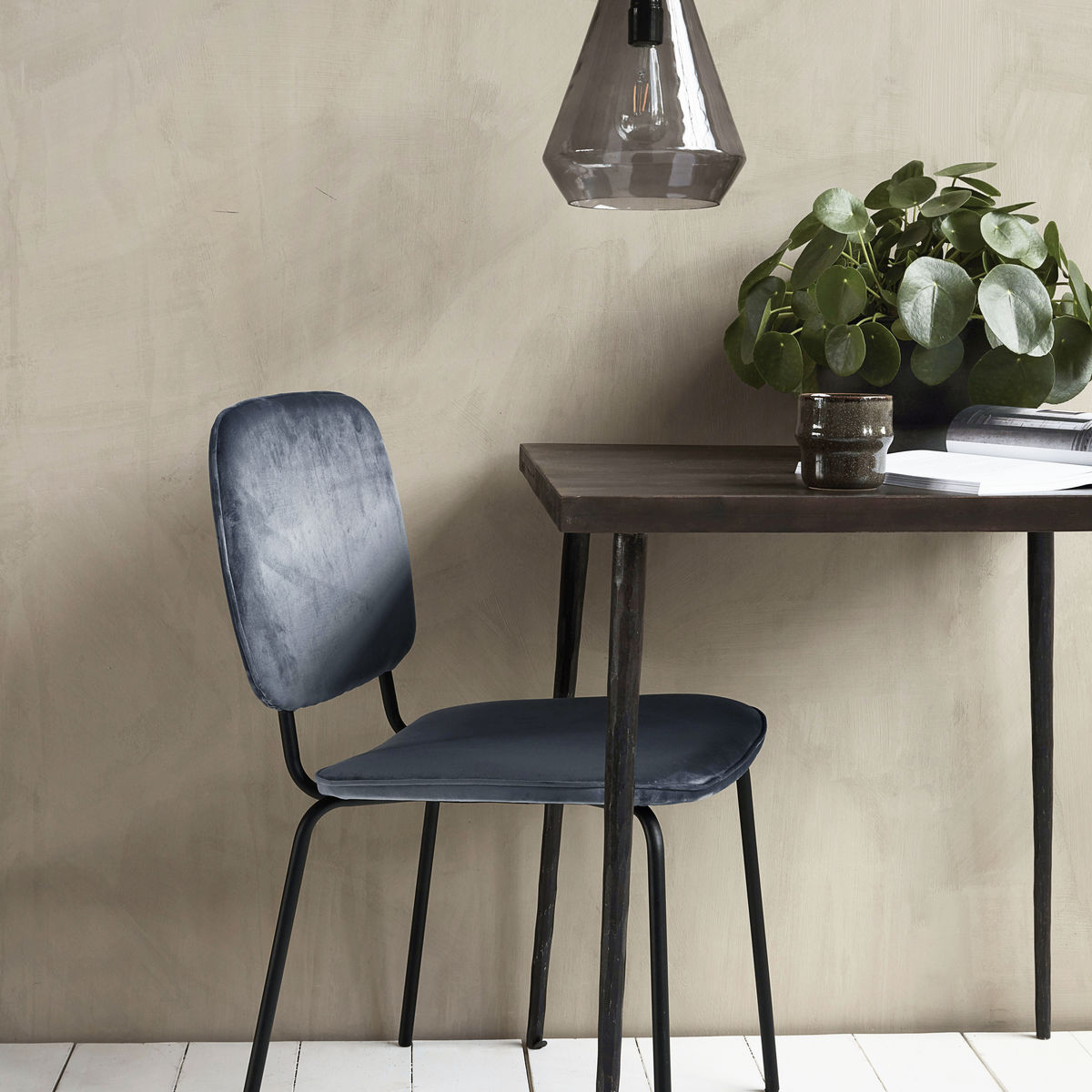 Kjøp Stol Comma Grå | Stoler og krakker | KitchenTime Kjøp Stol Comma Grå | Stoler og krakker | KitchenTime